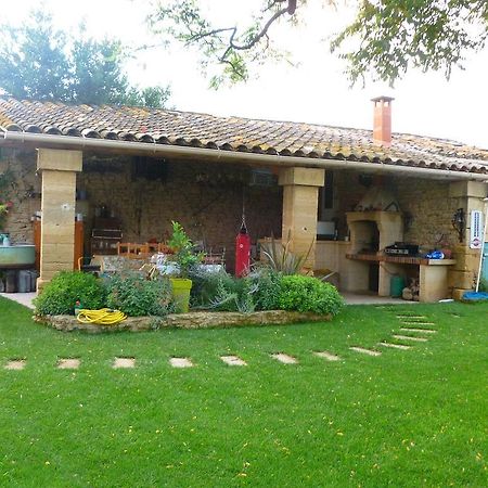 Les Croisees Bed and Breakfast Castillon-du-Gard Exteriör bild